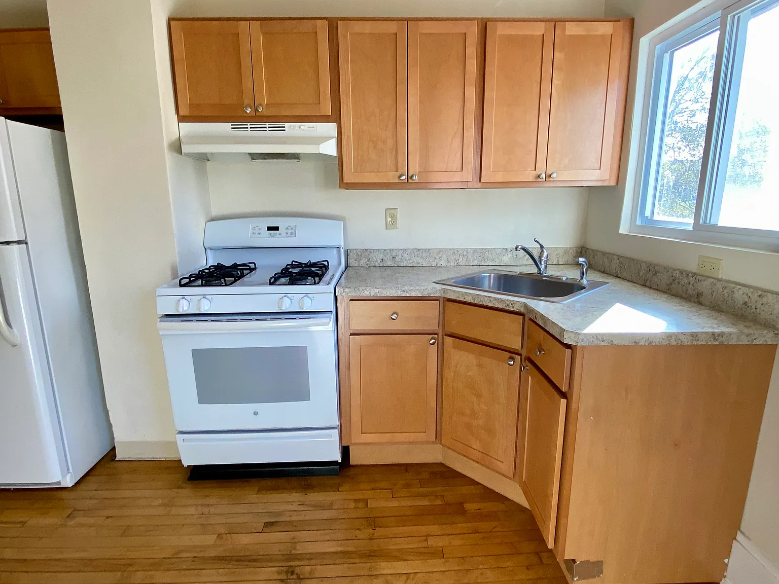2 bed, 1050 sqft, $1,275 — Photo 2