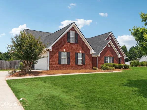 1226 Blue Springs Dr, Loganville, GA 30052