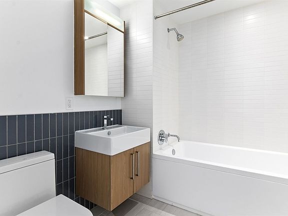 5th image of 415 Red Hook Ln APT 12A