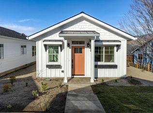573 Coffee Ln, Ashland, OR