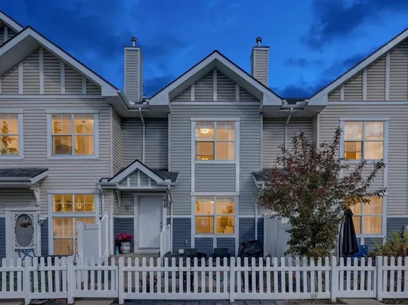 3308 New Brighton Gdns SE, Calgary, AB T2Z 0A2
