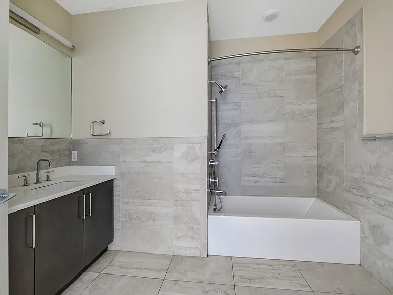 10 Main St #420 — Photo 11