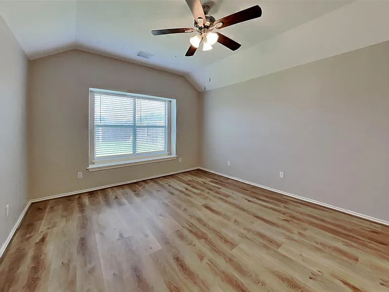 22076 Knights Cove Dr — Photo 10