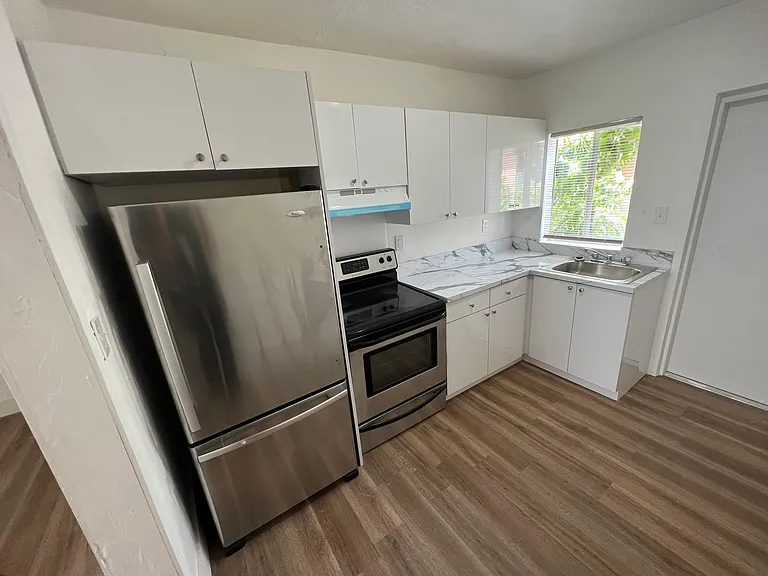 614 NE 3rd St #8 — Photo 9