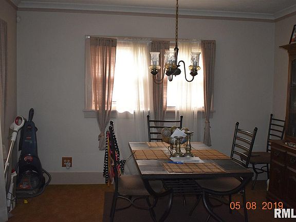 4th image of 300 E Maywood Ave