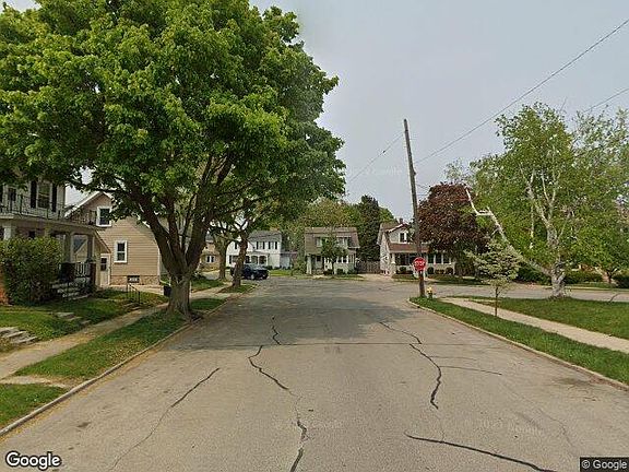 Exterior Neighborhood (street photo)