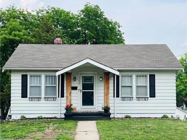 1209 S 30th St, Saint Joseph, MO 64507