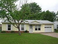 1st image of 633 Livingston Dr