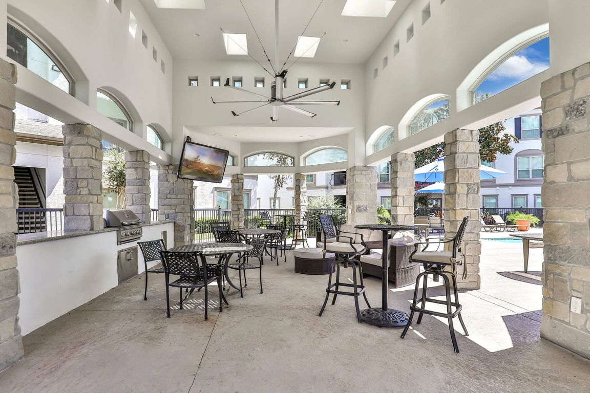 Outdoor Grill & Sitting Area