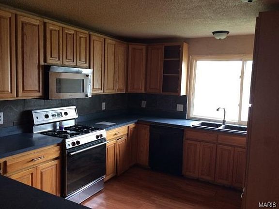 2nd image of 1481 Sherwood Forest Dr