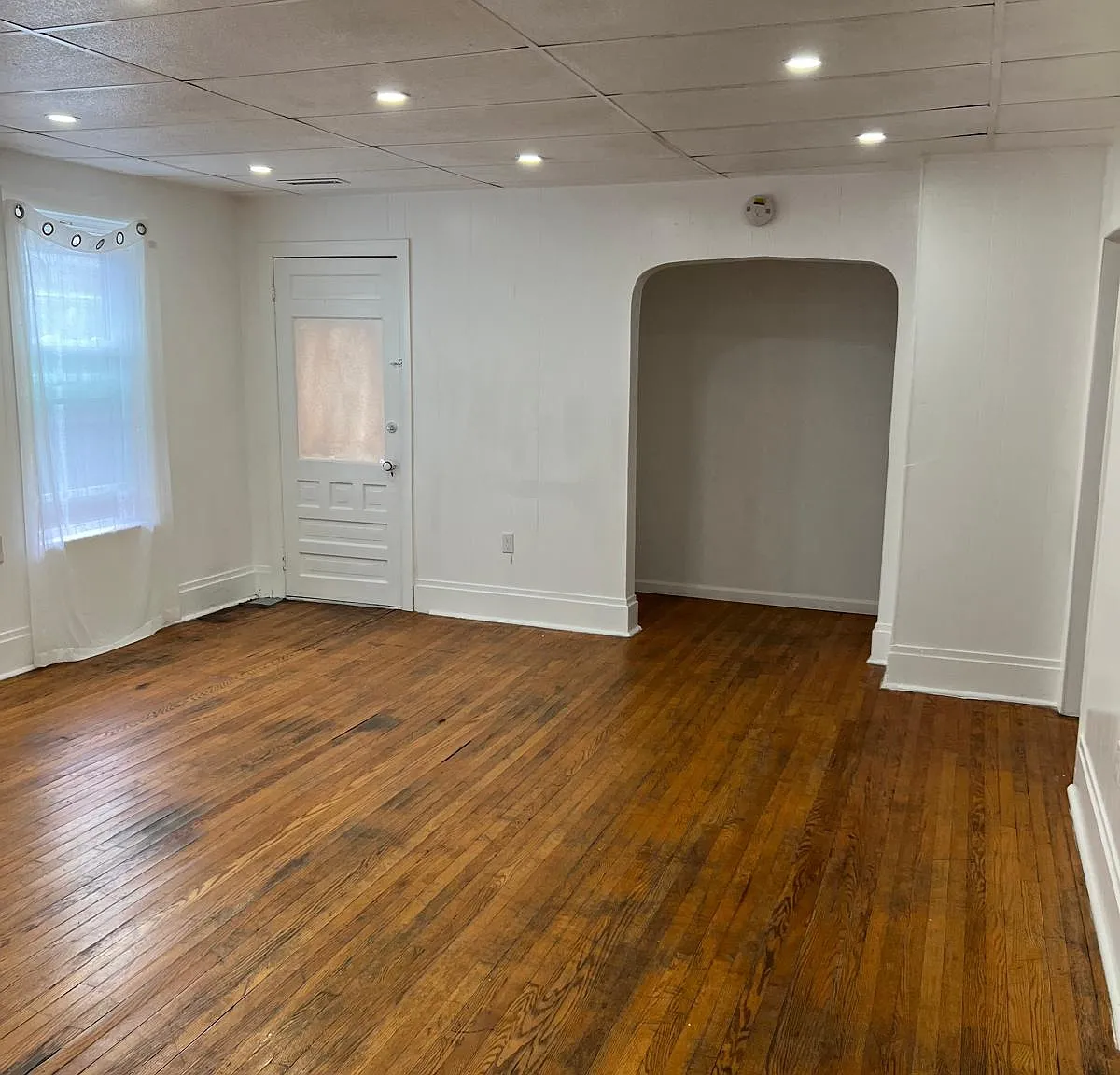 3 bed, $1,250 — Photo 1