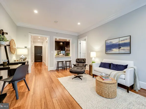 910 Powhatan St Unit 205S, Alexandria, VA 22314