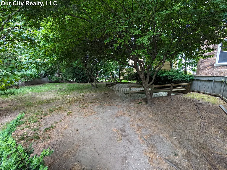 Craigie Cir — Photo 18
