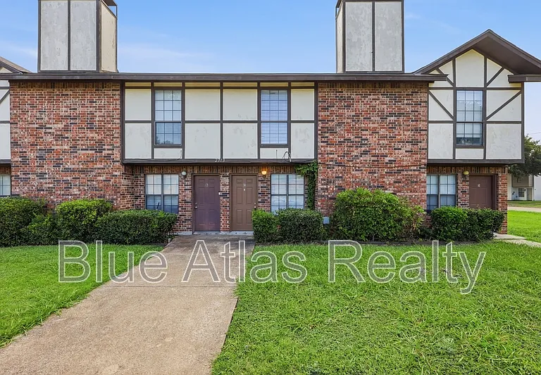 2713 Wimbledon Ct #C — Photo 1
