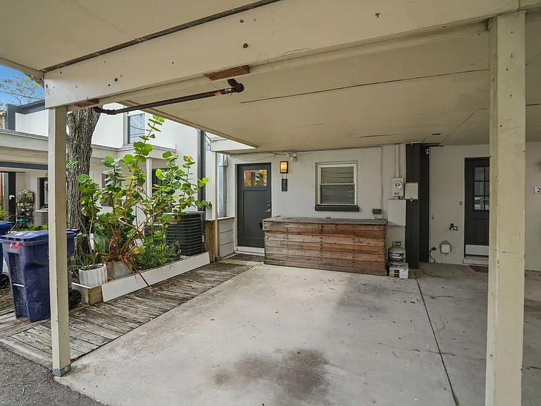 2925 W Santiago St — Photo 30