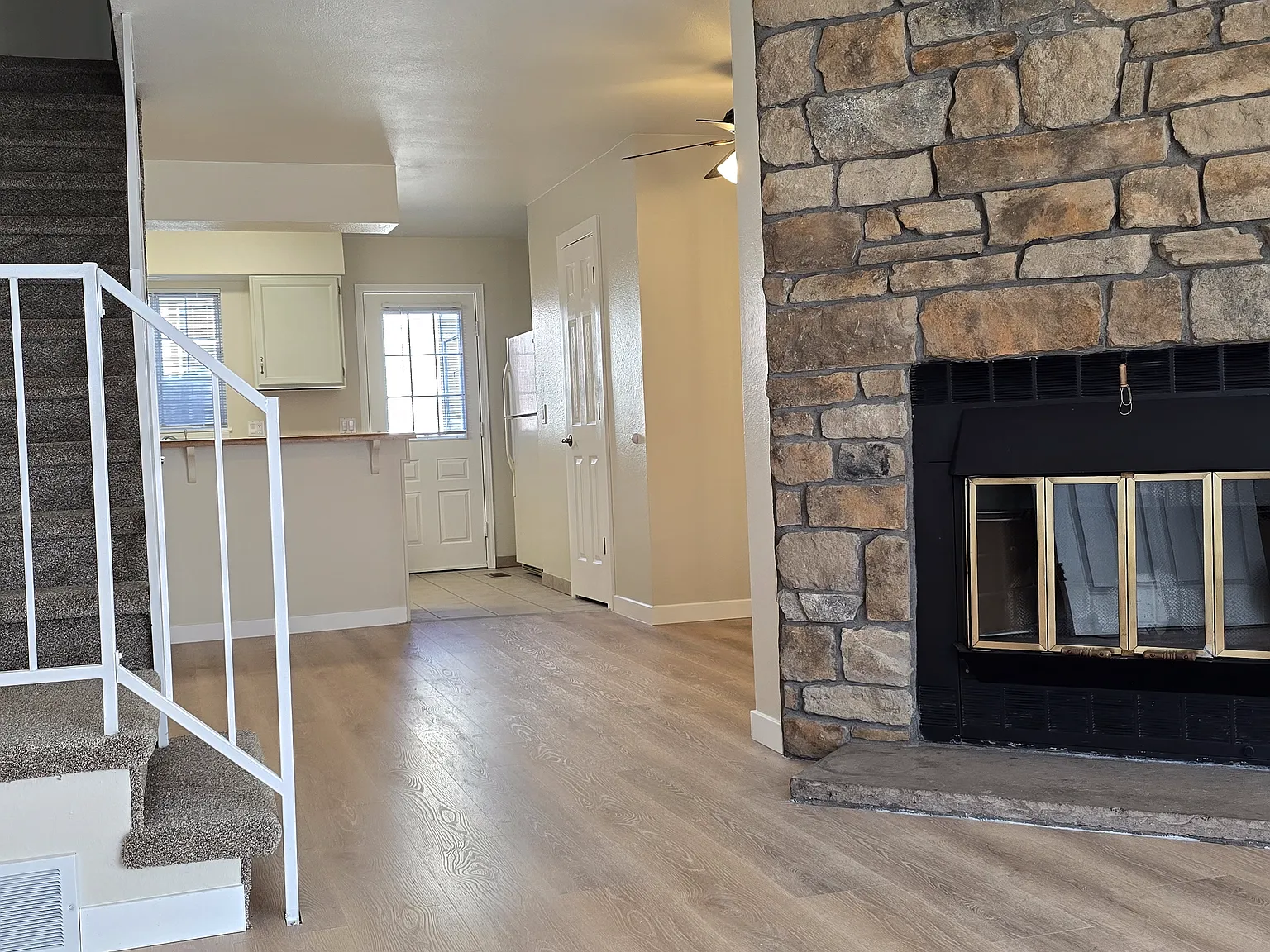 2 bed, 1.5 bath, 1102 sqft, $2,000 — Photo 3