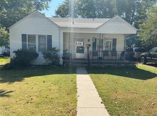 16 Oak St, Farmington, MO 63640