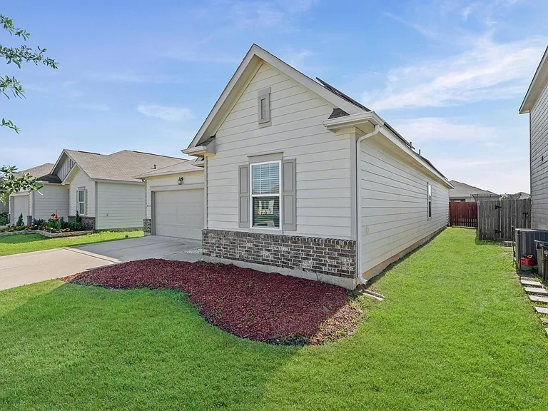10132 Pappas Dr — Photo 3