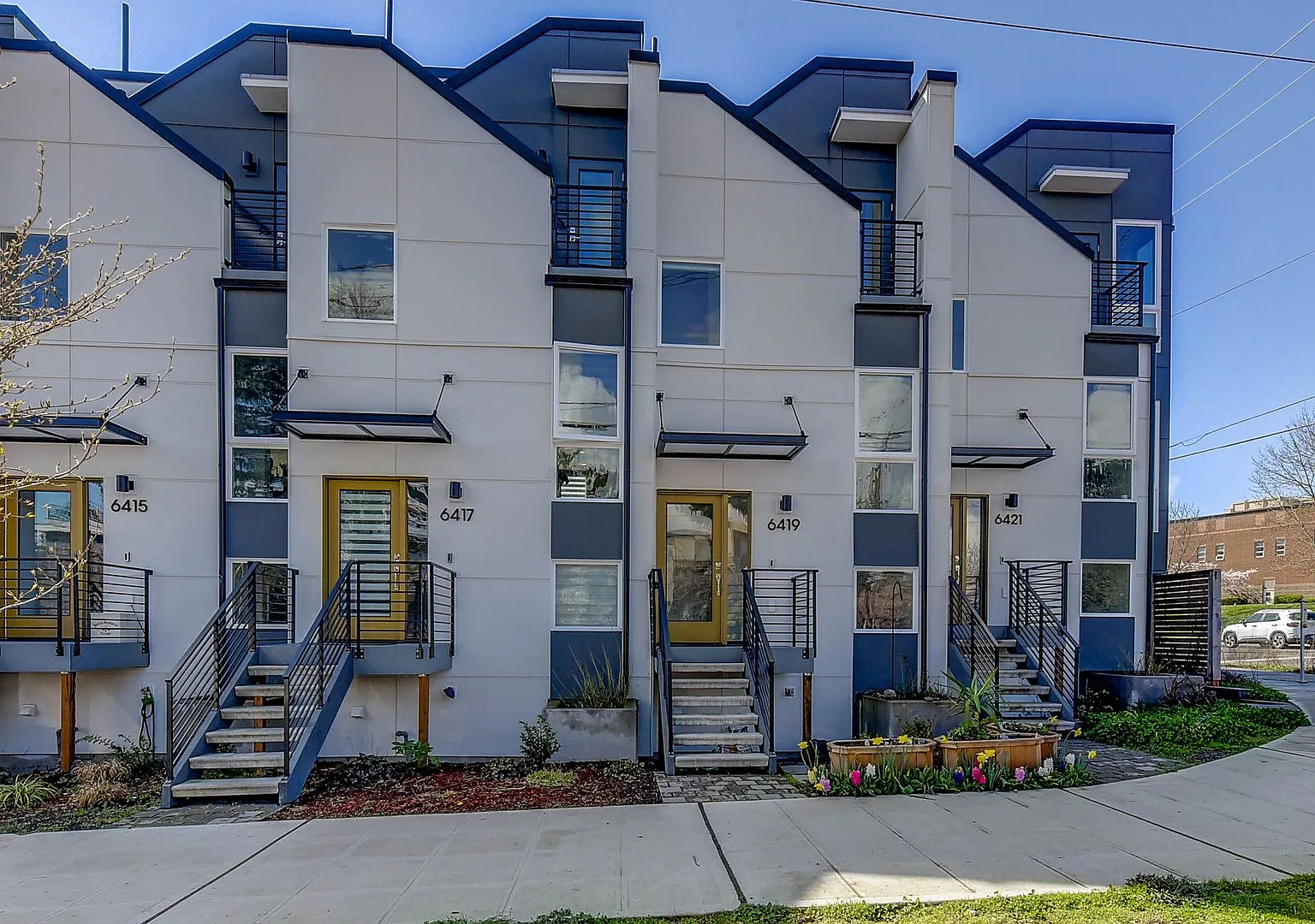 Terrific Townhome — Photo 3