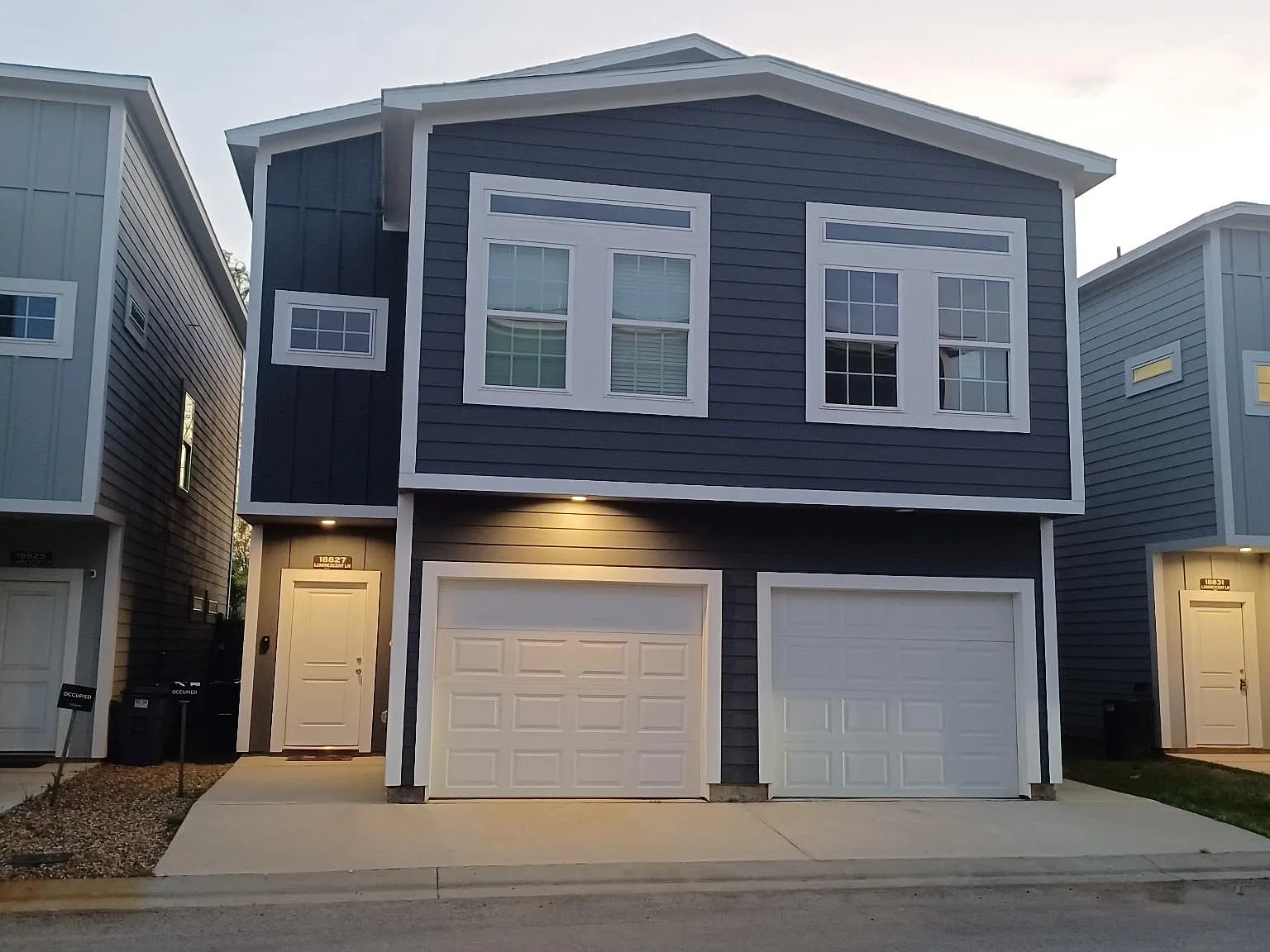 3 bed, 2.5 bath, 1271 sqft, $1,899 — Photo 2