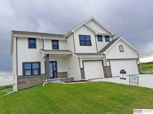 16009 Abigail St, Bennington, NE 68007