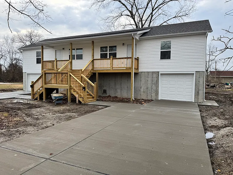 304 W Watson St — Photo 1