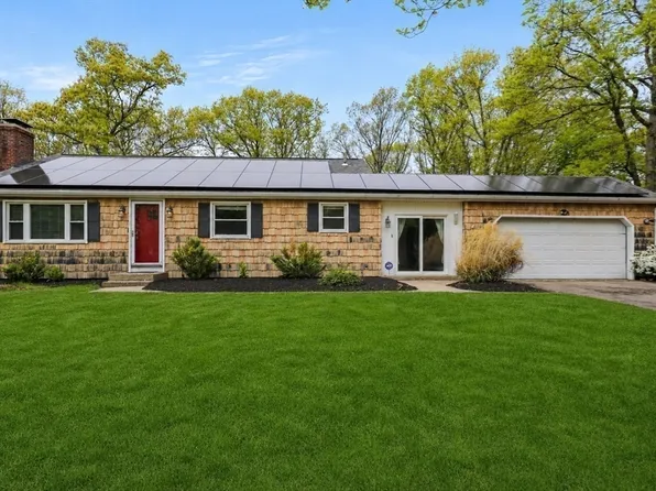3 Willett Dr, Attleboro, MA 02703