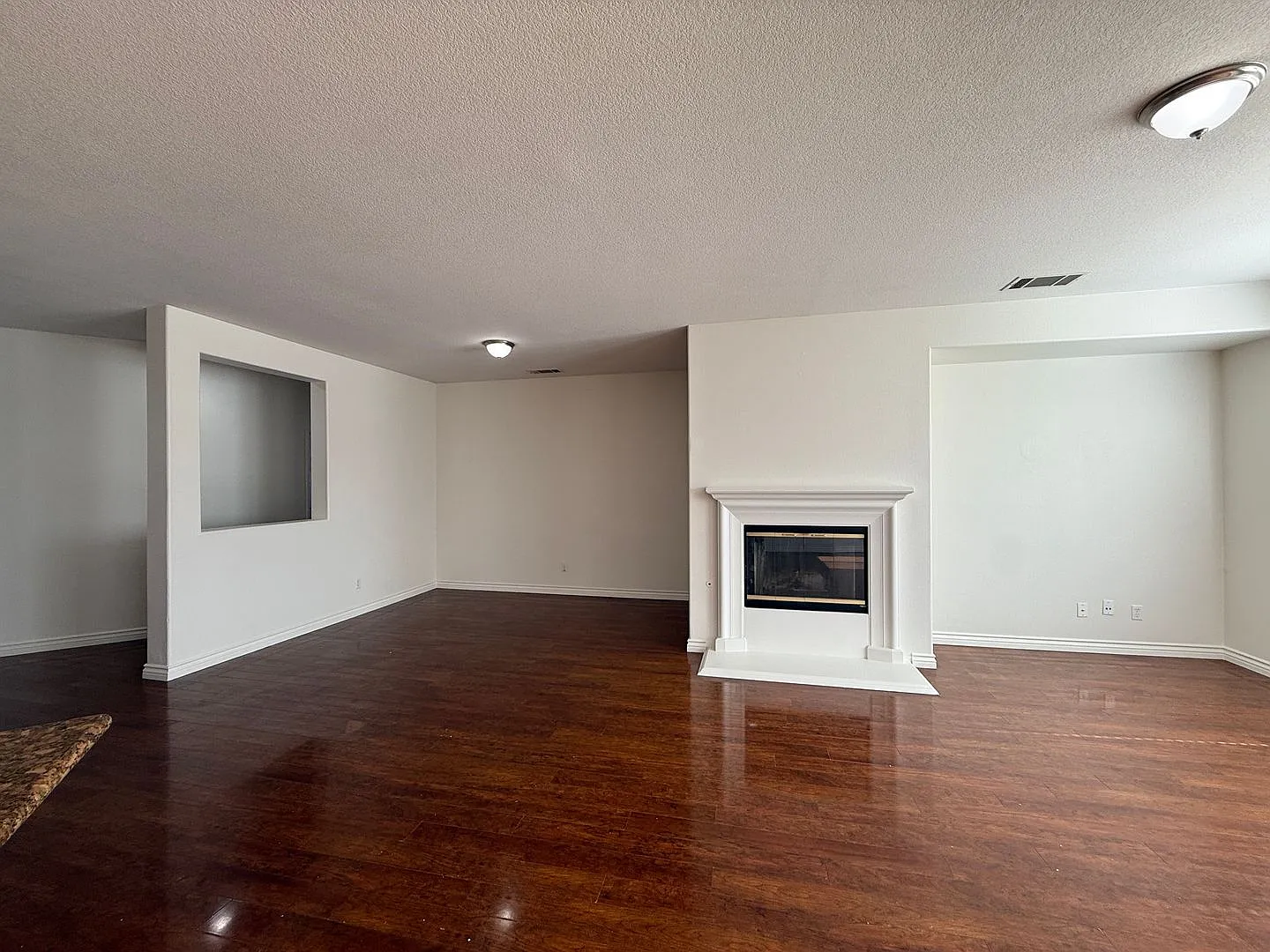 West Palmdale 4 bedroom — Photo 4