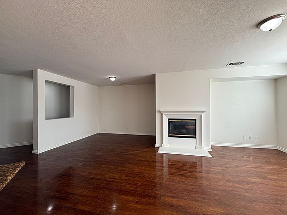4th image of 39201 Jacob Dr