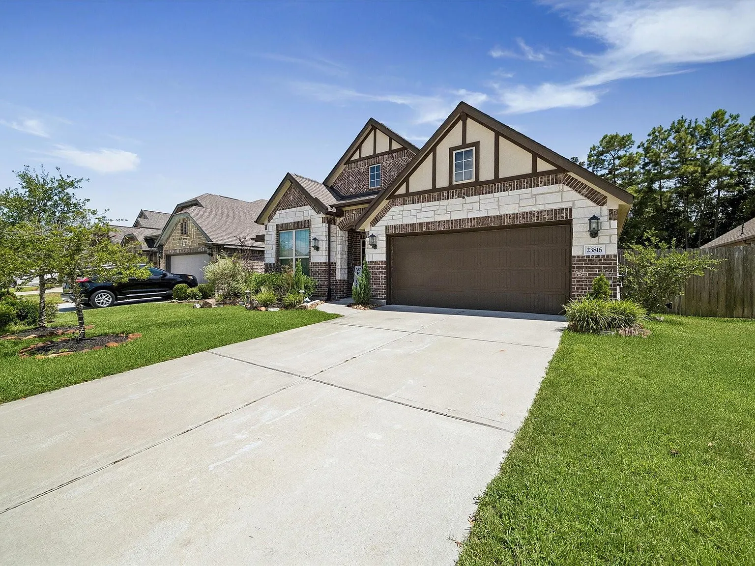 3 bed, 2.0 bath, 2074 sqft, $2,100 — Photo 2
