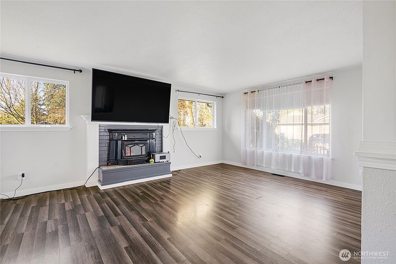 3rd image of 103 91st Avenue SE