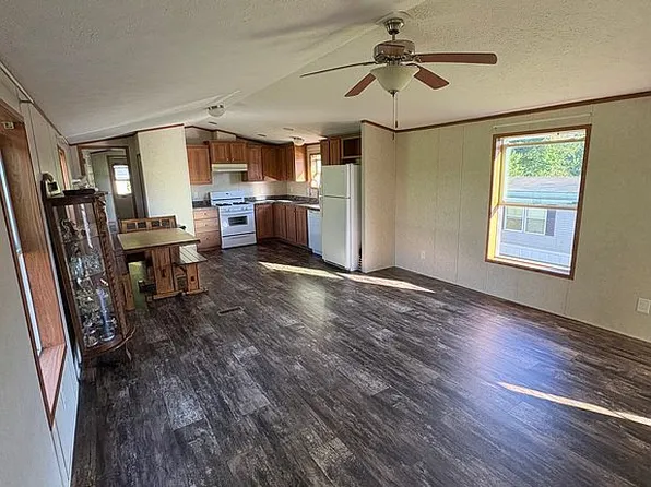 2819 Old Route 422 E #8, Fenelton, PA 16034