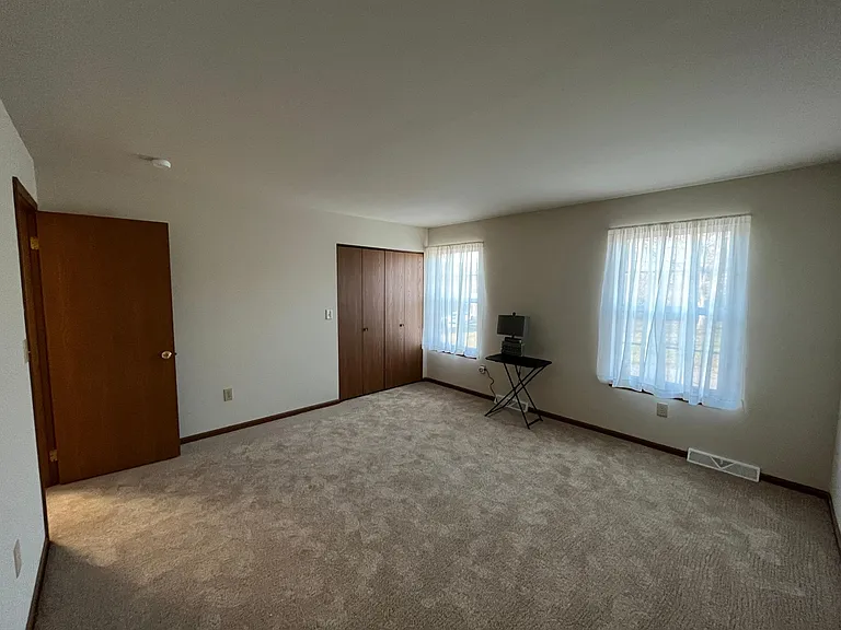 1004 Rebecca St — Photo 22