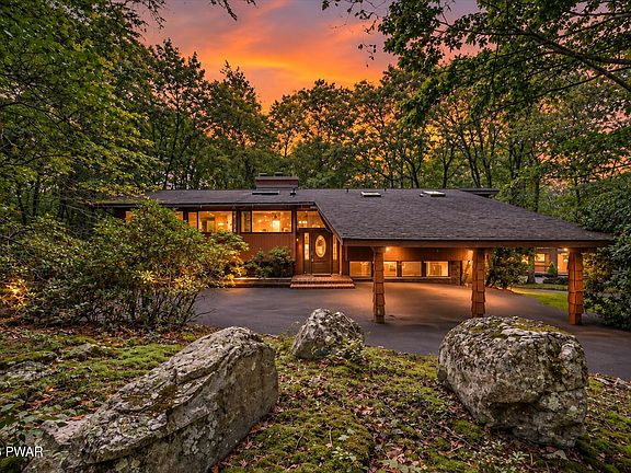 3rd image of 805 Overlook Ct