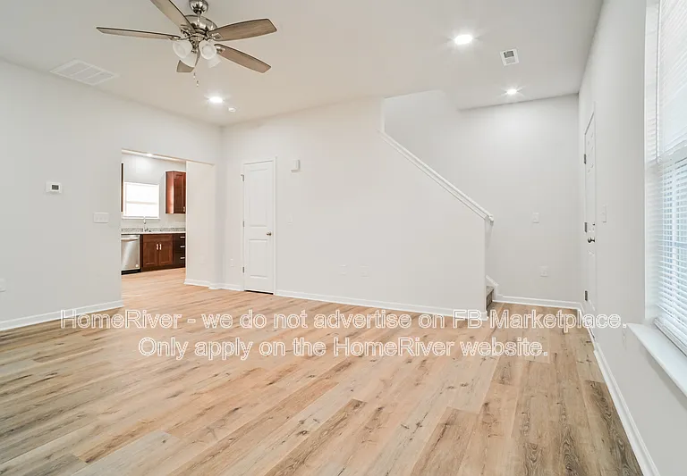 1823 Glenside Dr — Photo 3