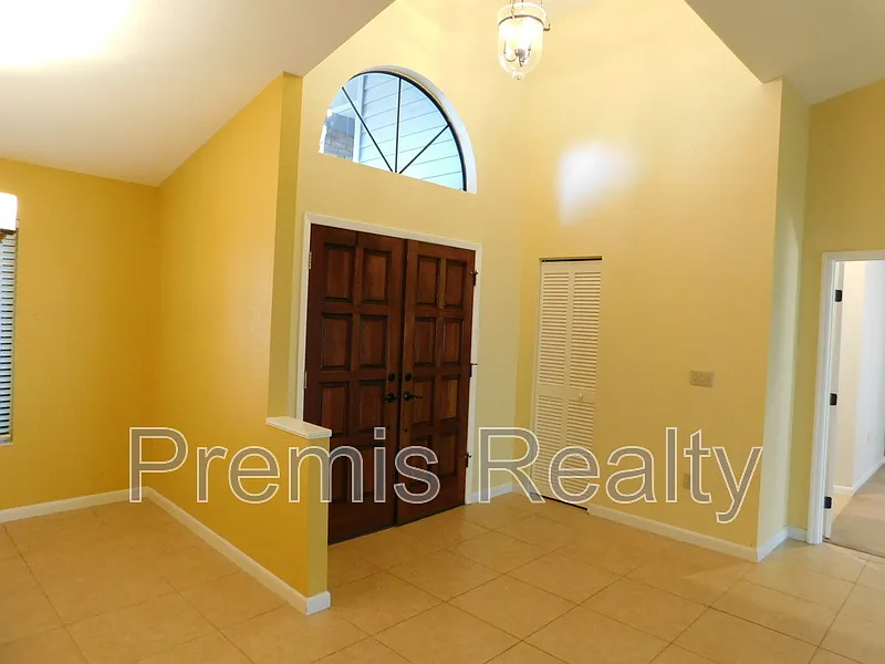 3 bed, 2.0 bath, 2131 sqft, $3,195 — Photo 3