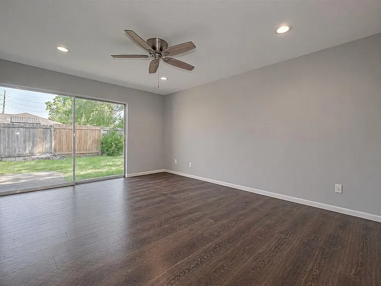 319 Gentilly Dr — Photo 12