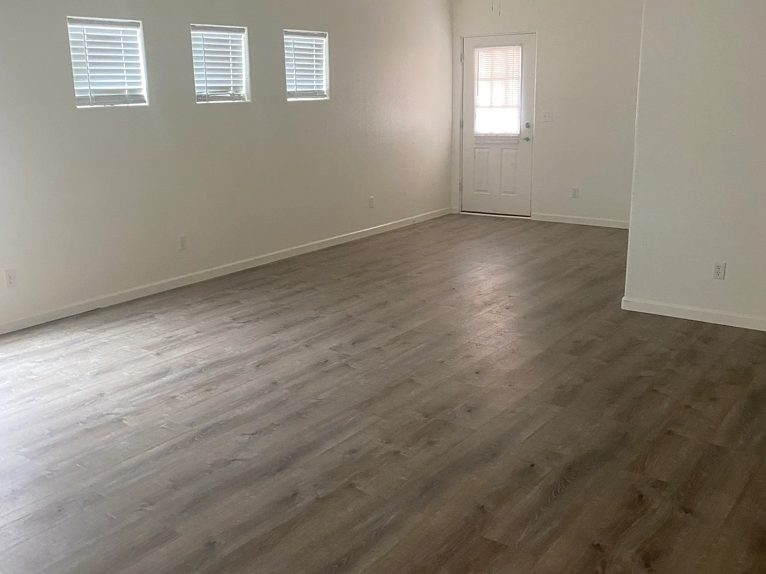 3 bed, 1352 sqft, $1,550 — Photo 2