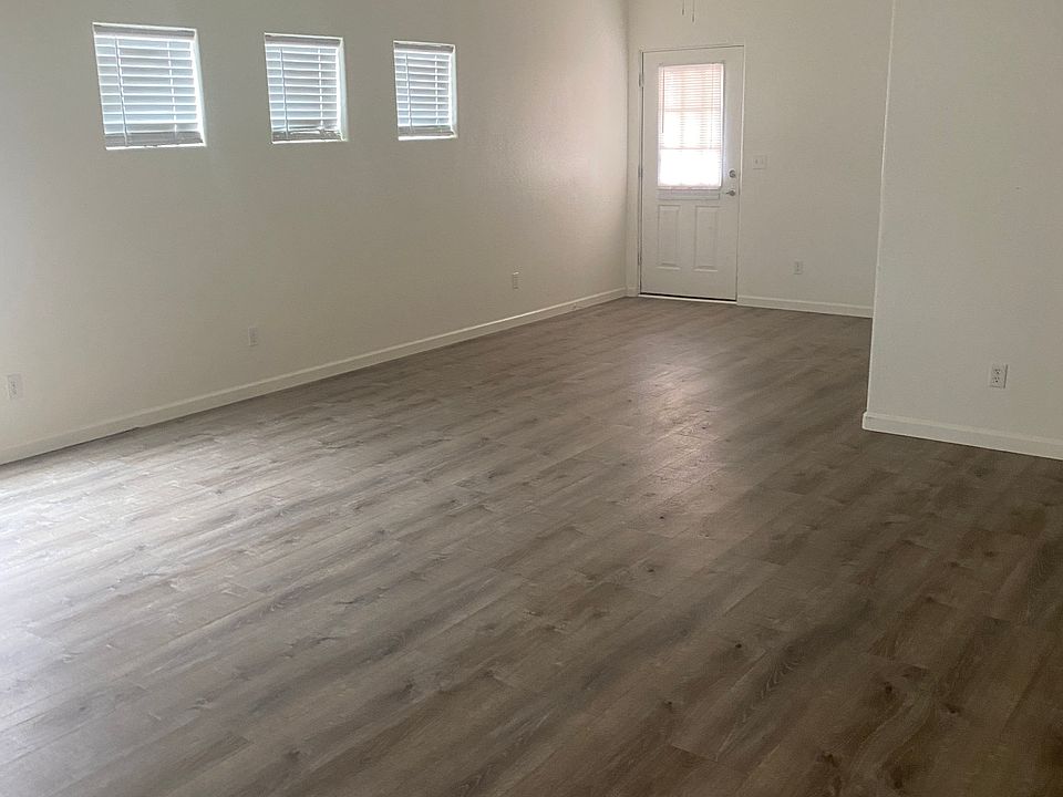 2nd image of 2421 Jasmine Dr