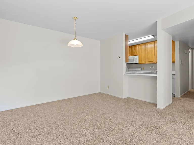 Swanson Court Apartments — Photo 12