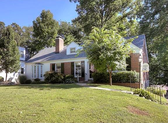 2nd image of 844 Warwick Ln