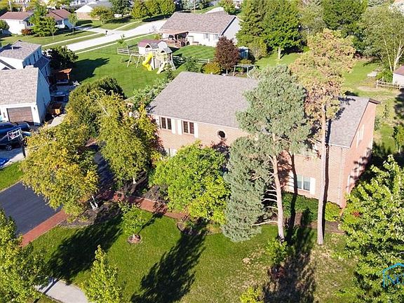 4th image of 837 Bitterbrush Ln