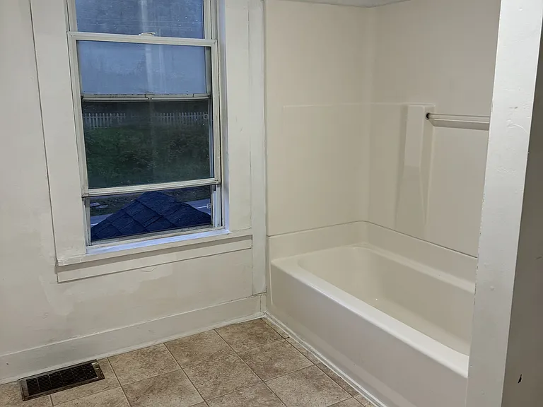 270 S Main St #4 — Photo 7
