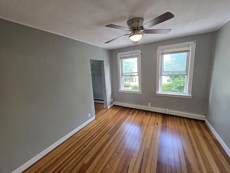  38 Drill St 2ndFlr 2B/1B GreatLocale! PrivEntry! Prkg NOPet Hardwoods — Photo 6