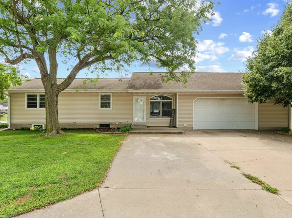 112 Hansel St, Manchester, IA 52057