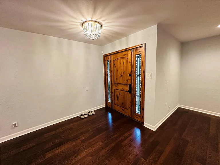 9758 Cedardale Dr — Photo 4