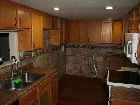 5th image of 2140 S Hillside Dr