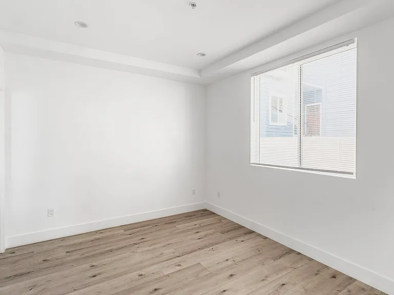 7125 S La Cienega Blvd — Photo 11