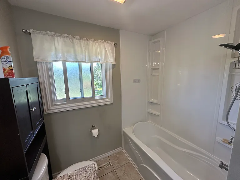 108 Sidney Cres — Photo 13