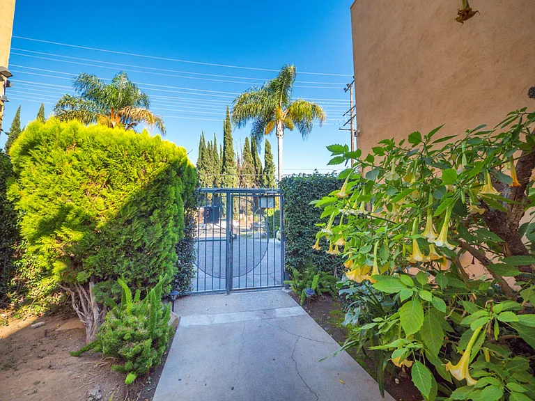 7351 Variel Ave — Photo 31